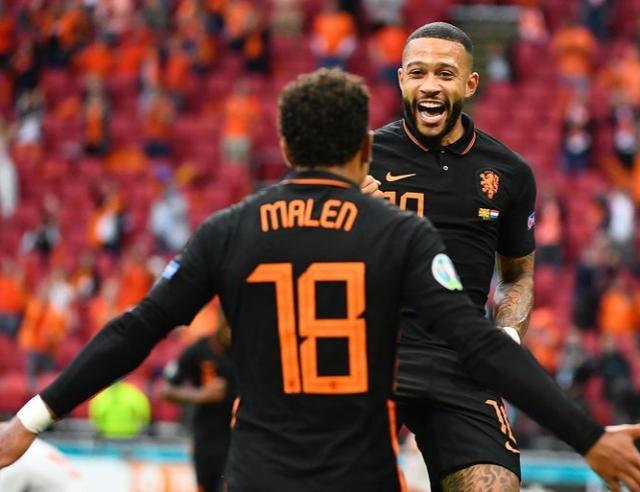 疑是其中的 疑是其中的