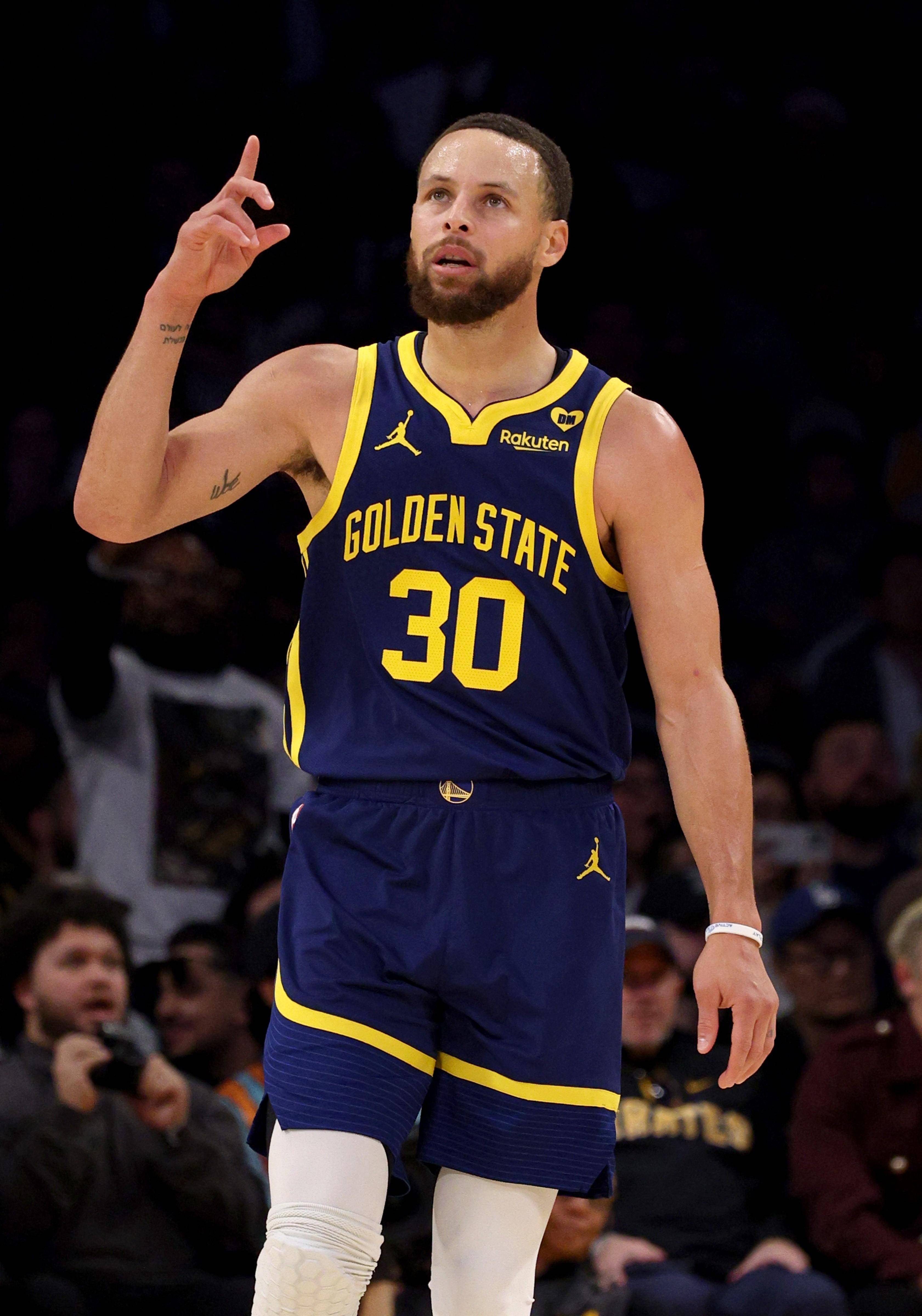 球迷中间引 球迷中间引