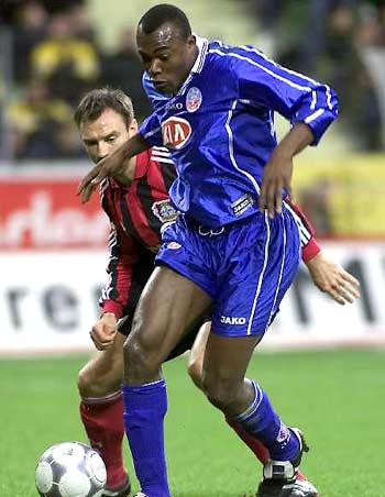 两人通过一 两人通过一